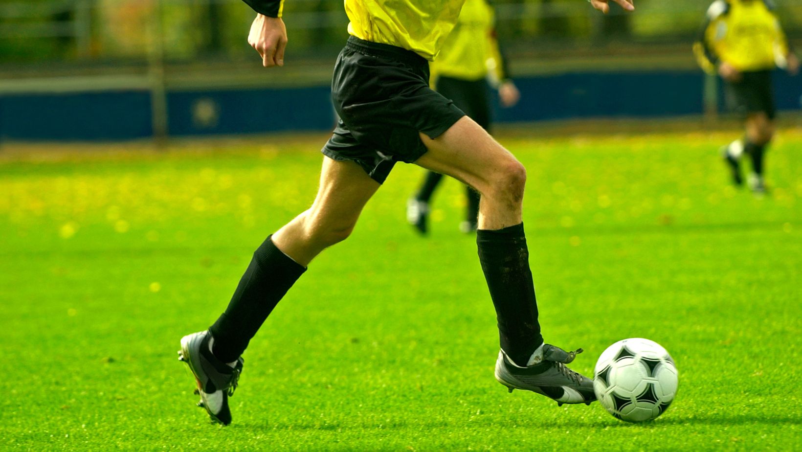 Who Plays Football on New Year's Day